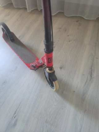 Patinete infantil rojo