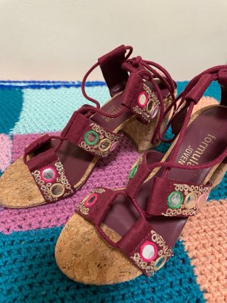Sandalias de tacón ancho con cordones
