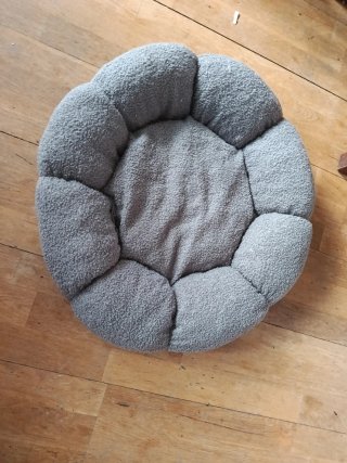 Cama para mascotas suave gris