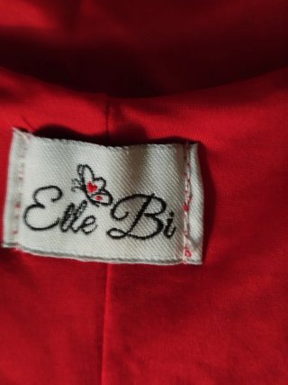 Costume intero rosso con scollo a V