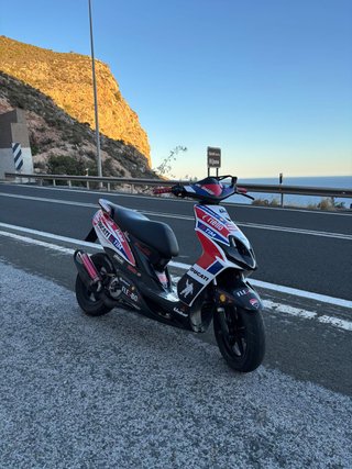 Yamaha Jog RR Negra y Roja