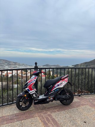 Yamaha Jog RR Negra y Roja