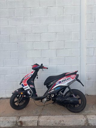 Yamaha Jog RR Negra y Roja