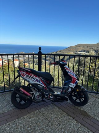 Yamaha Jog RR Negra y Roja