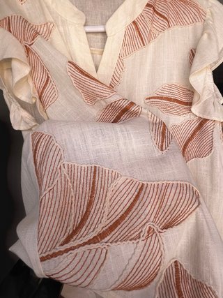 Conjunto de traje mujer beige y marrón