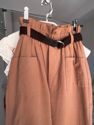 Conjunto de traje mujer beige y marrón