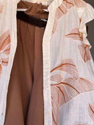 Conjunto de traje mujer beige y marrón