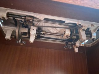 Máquina de coser Sigma con mueble