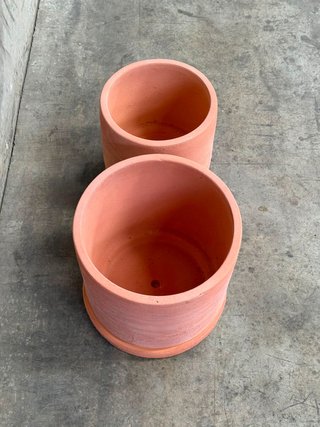 Set Karlina de 2 macetas con plato de terracota Ø 33 cm / Ø 24 cm