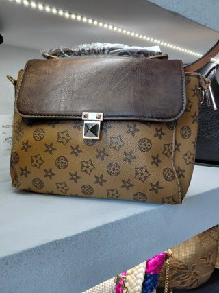 Bolso Marrón y Dorado con Estampado