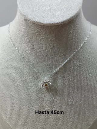 Collar plata flor con detalle amarillo