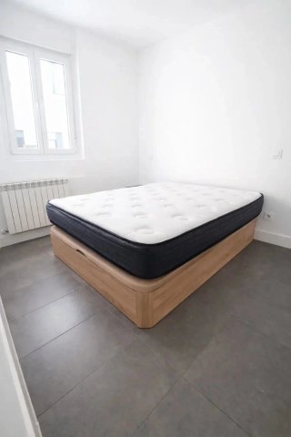 Divano letto in legno con materassi in memory foam