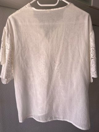 Blusa blanca con encaje