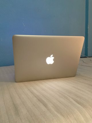 MacBook Pro 13” 2015 i5 8GB RAM Plata