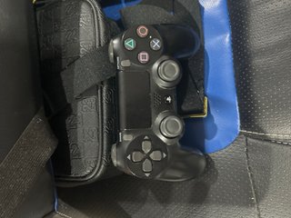 PS4 (PlayStation 4) con Gran Turismo Sport e Mando