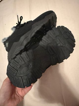 Zapatillas negras con pelo