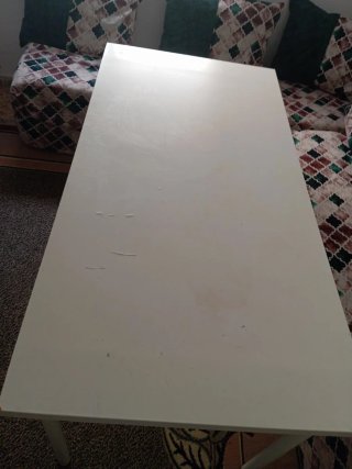 Mesa blanca rectangular