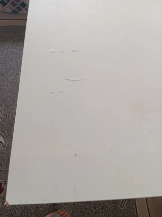 Mesa blanca rectangular