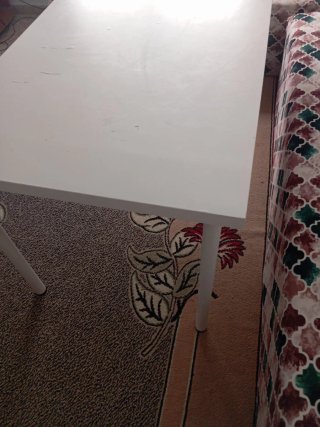 Mesa blanca rectangular