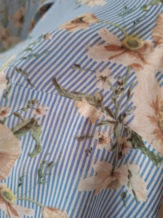 Camisa sin mangas floral azul