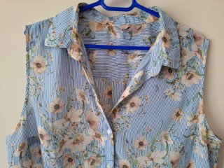 Camisa sin mangas floral azul