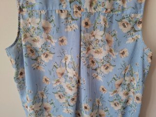 Camisa sin mangas floral azul