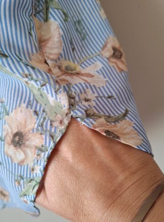 Camisa sin mangas floral azul