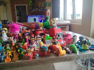 Lote figuras y juguetes varios