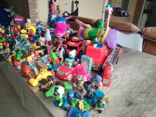 Lote figuras y juguetes varios