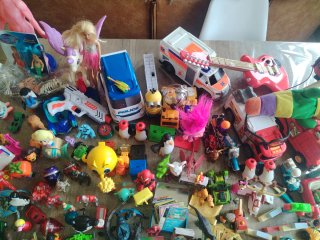 Lote figuras y juguetes varios