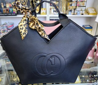 Bolso Negro con Pañuelo Animal Print