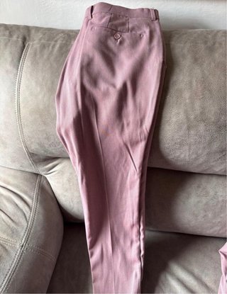 Traje de hombre rosa palo