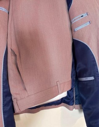 Traje de hombre rosa palo