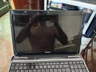 Portátil Toshiba i3 4GB RAM