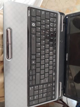 Portátil Toshiba i3 4GB RAM