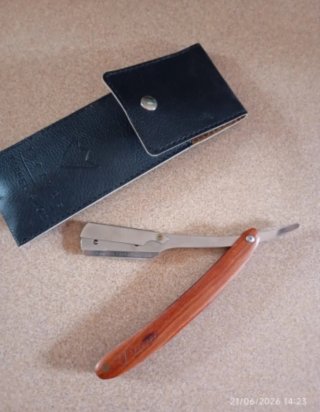 Navaja de afeitar clásica con funda