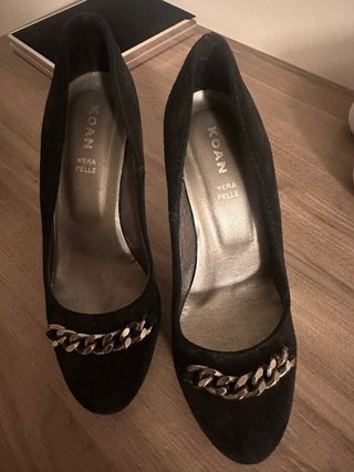 Scarpe tacco KOAN nere con catena