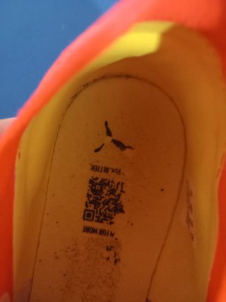 Scarpe da calcio rosse e argento