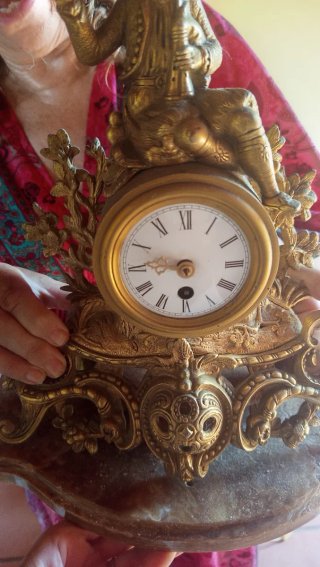 Reloj de sobremesa antiguo con más de 60 años