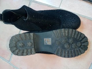 Stivaletti neri con brillantini