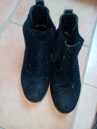 Stivaletti neri con brillantini