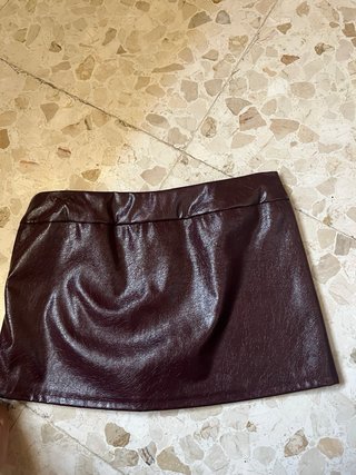 Falda pantalon Shein efecto piel burdeos Talla XS