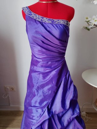 Vestido de fiesta morado