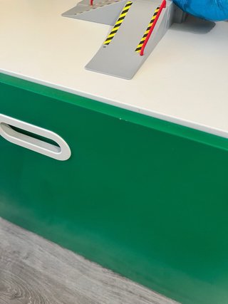 Baúl de almacenaje Ikea verde y blanco