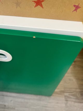 Baúl de almacenaje Ikea verde y blanco