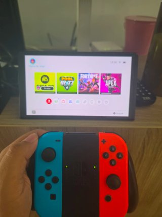 Nintendo Switch OLED 2023 - FIFA 22 + Naruto