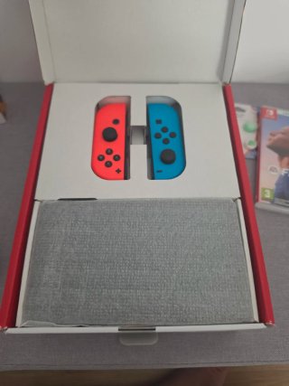 Nintendo Switch OLED 2023 - FIFA 22 + Naruto