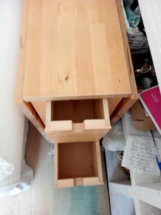 Mesa plegable con cajones de madera