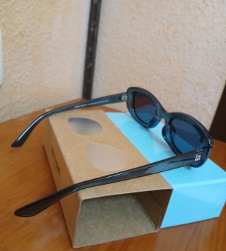 Gafas de sol polarizadas negras y verde azulado