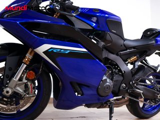 YAMAHA R9